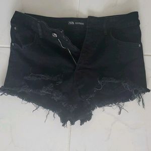 Zara short 28